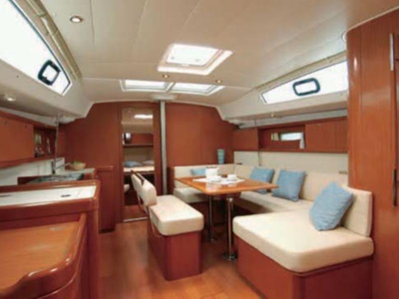 Book yachts online - sailboat - Oceanis 43 - High Five - rent