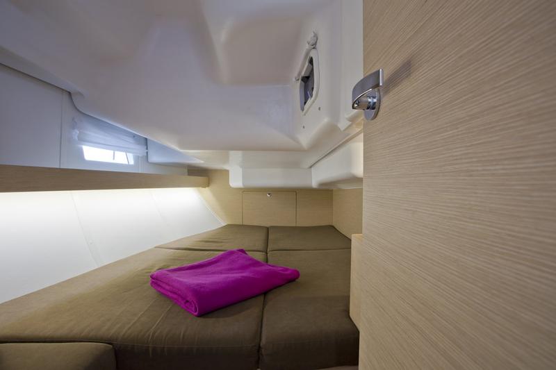 Book yachts online - sailboat - Elan Impression 40 - Lara - rent