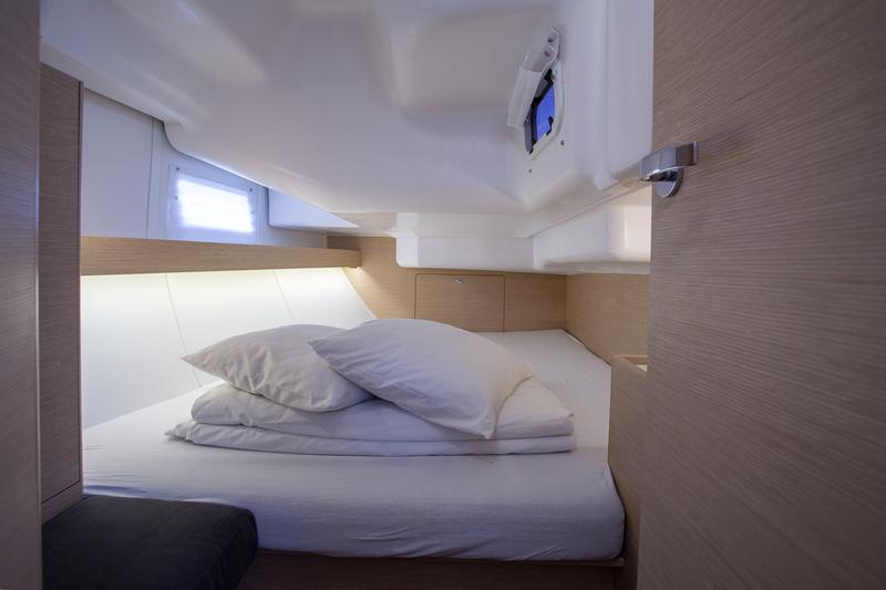Book yachts online - sailboat - Elan 40 Impression - JANINA - rent