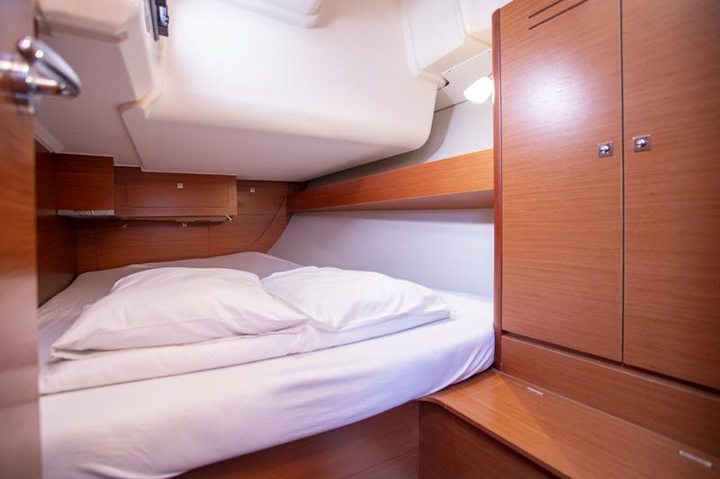 Book yachts online - sailboat - Dufour 382 GL - Niké - rent