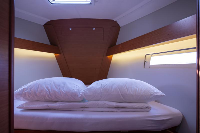 Book yachts online - sailboat - Dufour 412 Grand large - Eva - rent