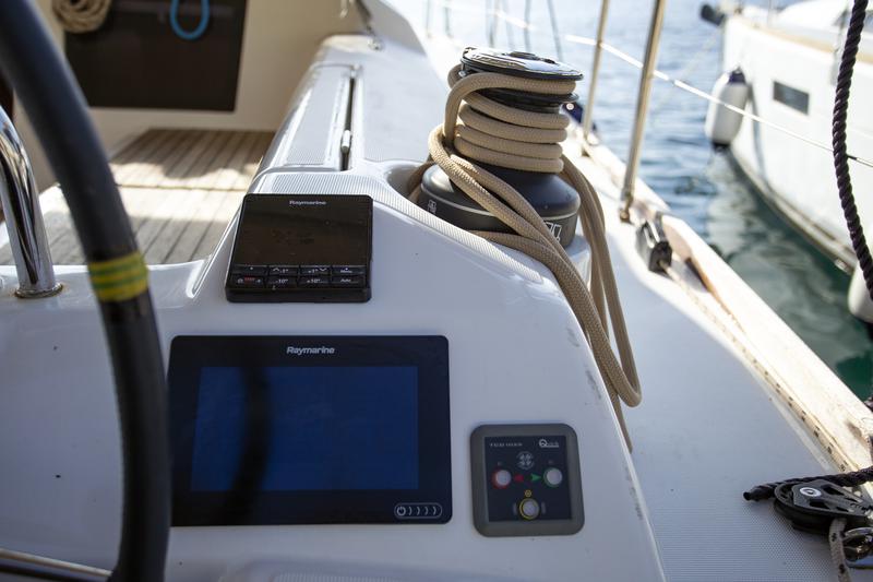 Book yachts online - sailboat - Dufour 412 Grand large - Eva - rent