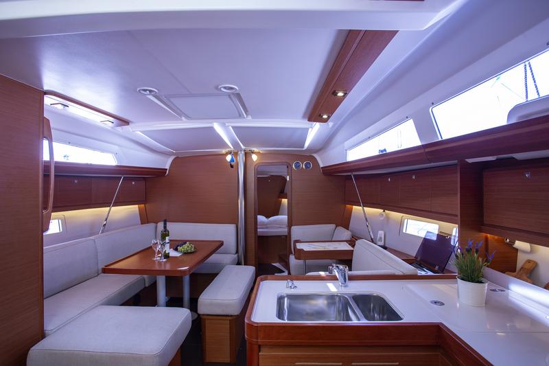 Book yachts online - sailboat - Dufour 412 Grand large - Eva - rent