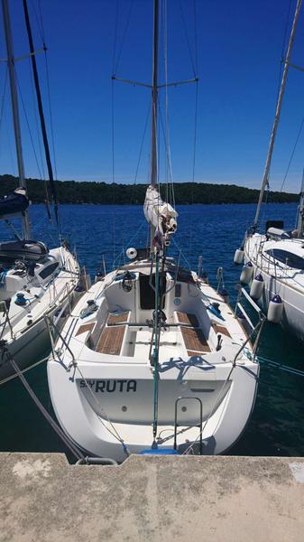 Book yachts online - sailboat - First 31.7 - Ruta - rent