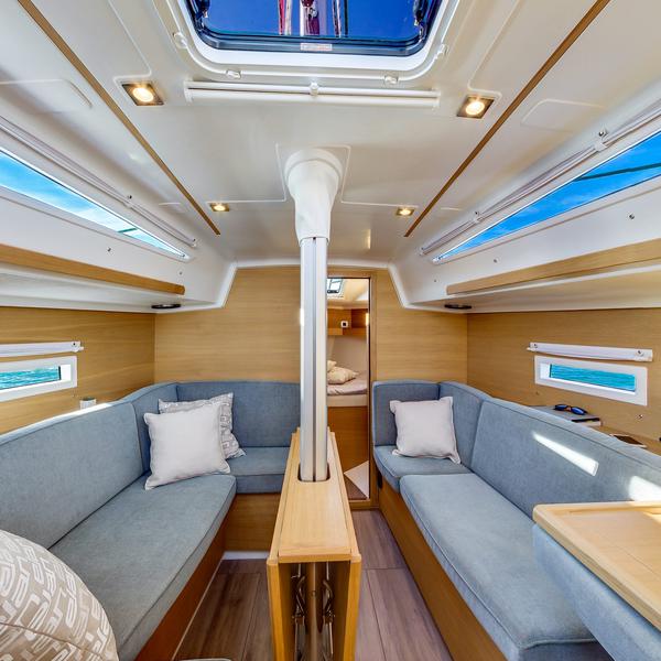 Book yachts online - sailboat - Elan E4 - LUNA - rent