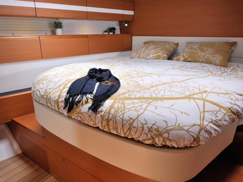 Book yachts online - sailboat - Jeanneau 53 - Pherusa II - rent