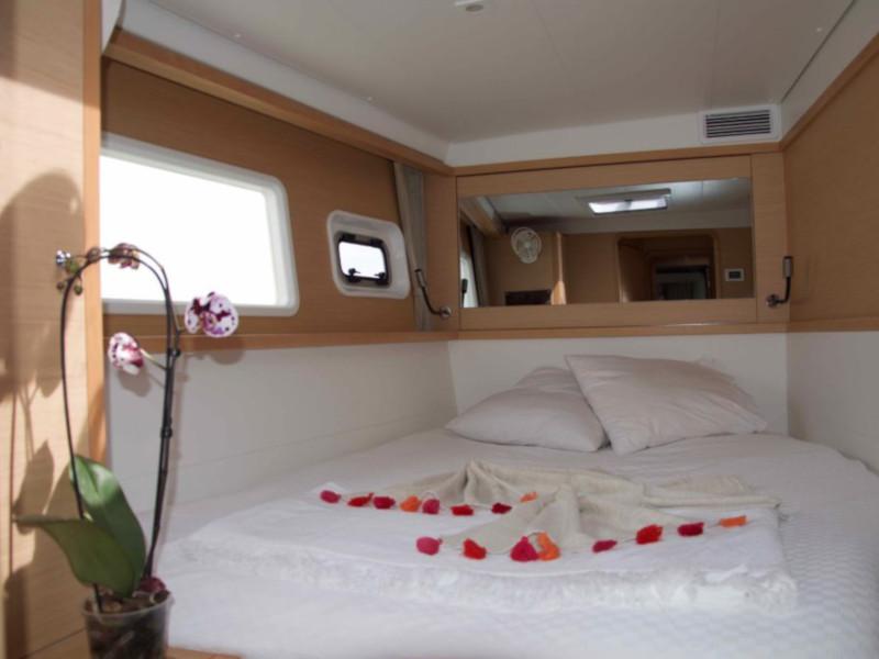 Book yachts online - catamaran - Lagoon 450  Flybridge - Grace - rent