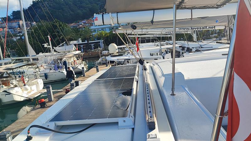 Book yachts online - catamaran - Astréa 42 - Reina - rent