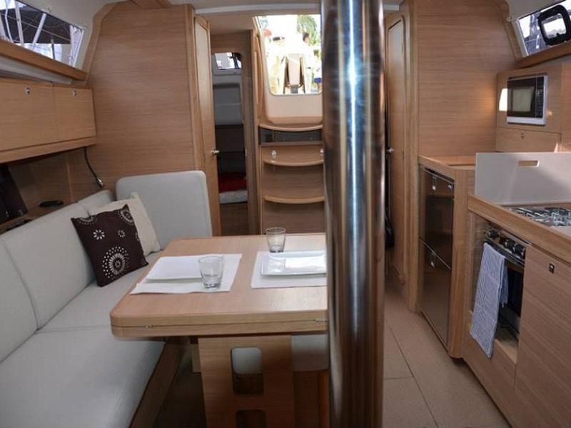 Book yachts online - sailboat - Dufour 382 GL - Calypso - rent