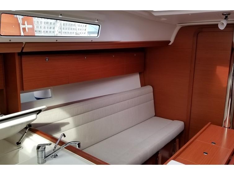 Book yachts online - sailboat - Dufour 350 GL - Friday - rent