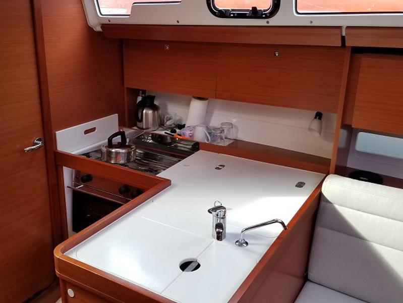 Book yachts online - sailboat - Dufour 350 GL - Friday - rent