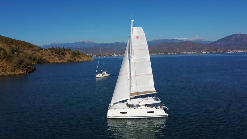 Book yachts online - catamaran - Astréa 42 - Gloria - rent