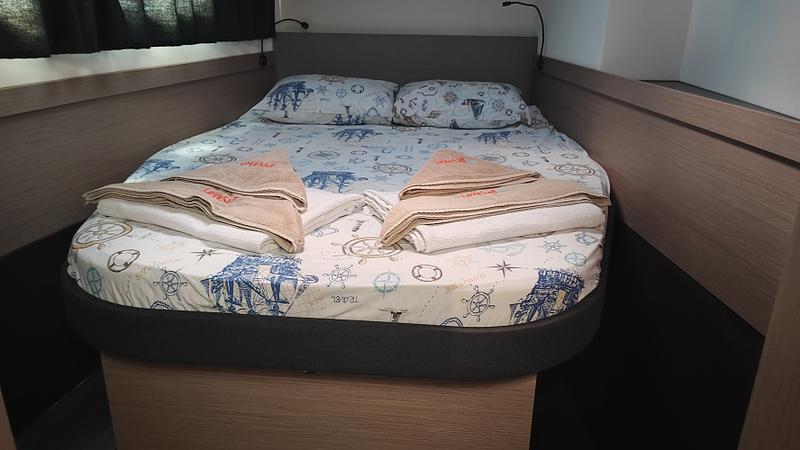 Book yachts online - catamaran - Astréa 42 - Gloria - rent