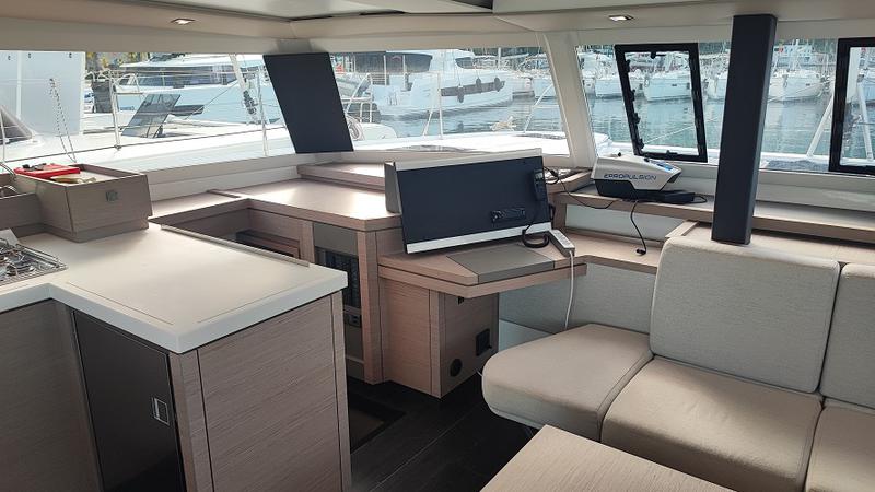 Book yachts online - catamaran - Astréa 42 - Gloria - rent