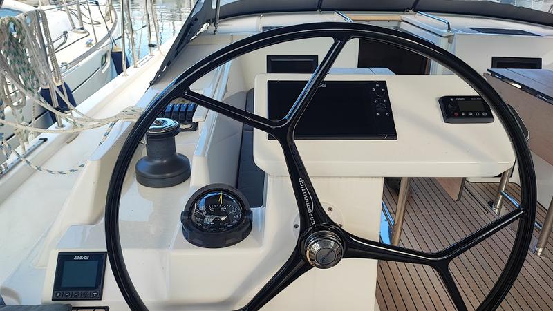 Book yachts online - sailboat - Bavaria C45 - Blue Monkey - rent