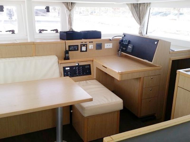 Book yachts online - catamaran - Lagoon 400 S2 - MARTINA ONE - rent