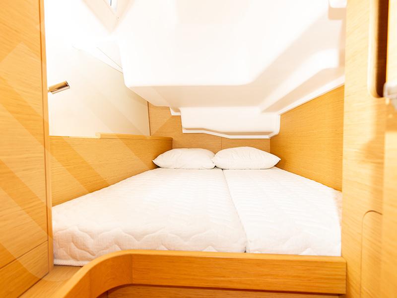 Book yachts online - sailboat - Grand Soleil 43 - Jabadao - rent