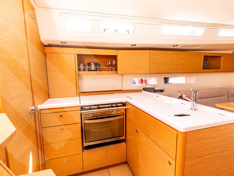 Book yachts online - sailboat - Grand Soleil 43 - Jabadao - rent
