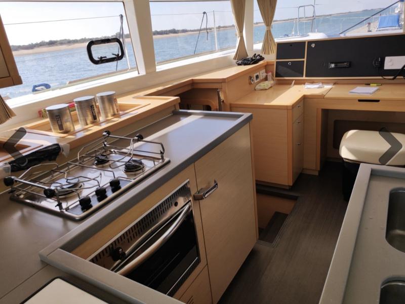 Book yachts online - catamaran - Lagoon 450 - Donata - rent