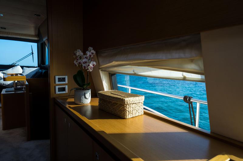 Book yachts online - motorboat - Ferretti 780 - Nineteen - rent
