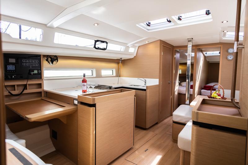 Book yachts online - sailboat - Sun Odyssey 440 - Irini - rent
