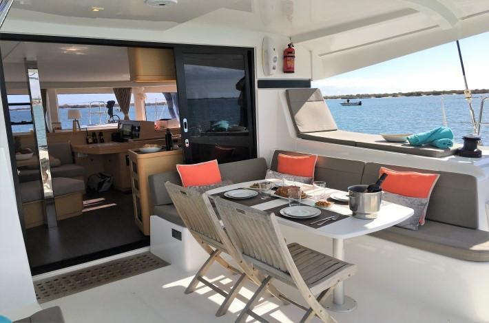 Book yachts online - catamaran - Lagoon 42 - Aero - rent
