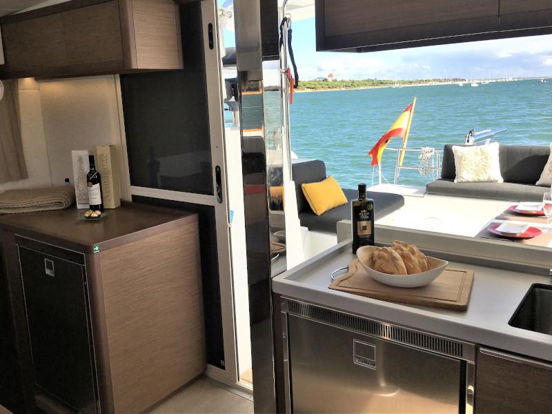 Book yachts online - catamaran - Lagoon 40 - Laguna Goo - rent