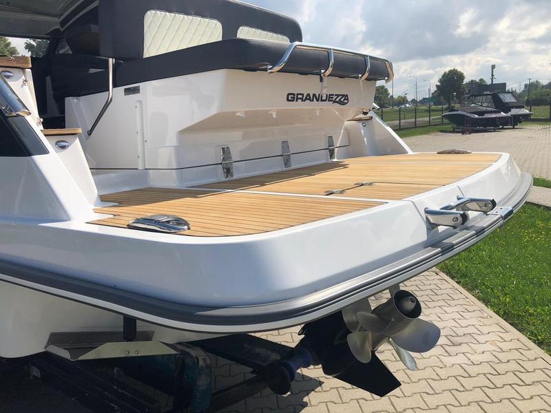 Book yachts online - motorboat - Grandezza 280C - Very Fun - rent