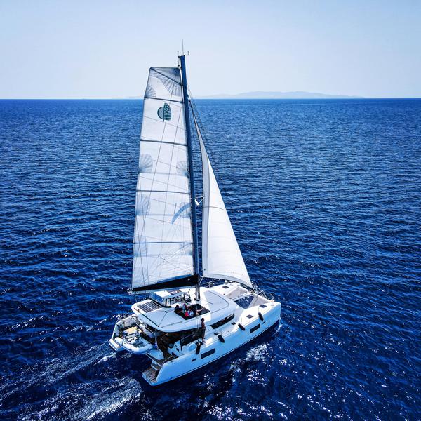 Book yachts online - catamaran - Lagoon 42 - Aurora - rent