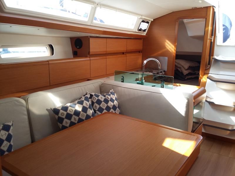 Book yachts online - sailboat - Sun Odyssey 419 - Comanegra - rent