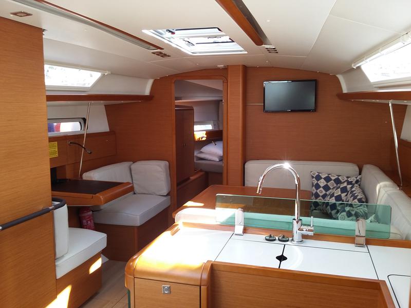 Book yachts online - sailboat - Sun Odyssey 419 - Comanegra - rent