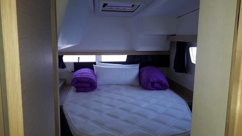 Book yachts online - catamaran - Lucia 40 - Ginesta - rent