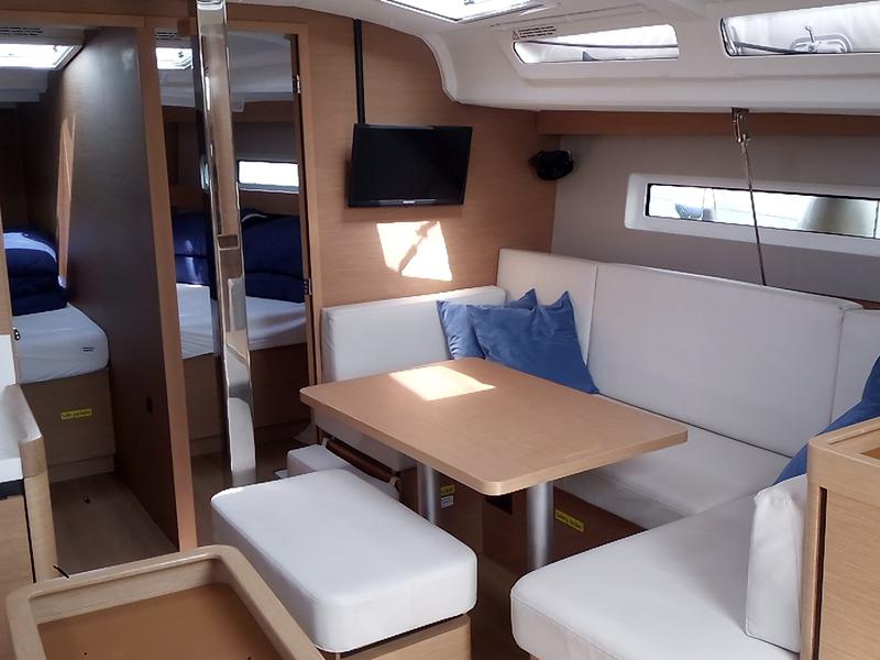 Book yachts online - sailboat - Jeanneau Sun Odyssey 440 - Tavascan - rent