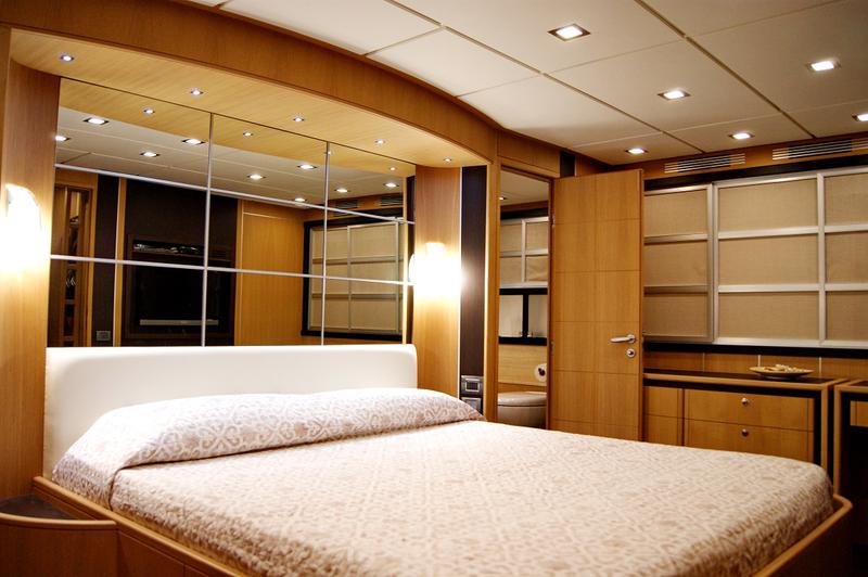 Book yachts online - motorboat - Abacus 70 - Noi Quattro - rent