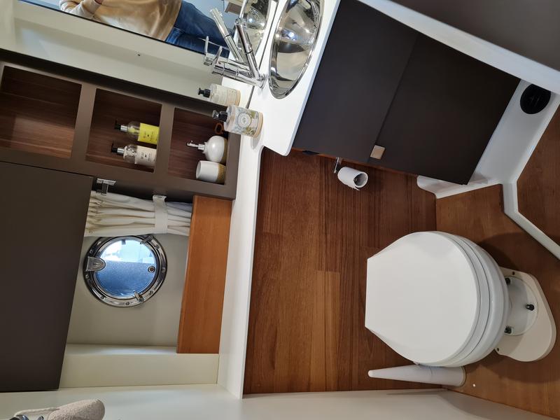 Book yachts online - motorboat - Cranchi M44 HT - Hakuna Matata - rent