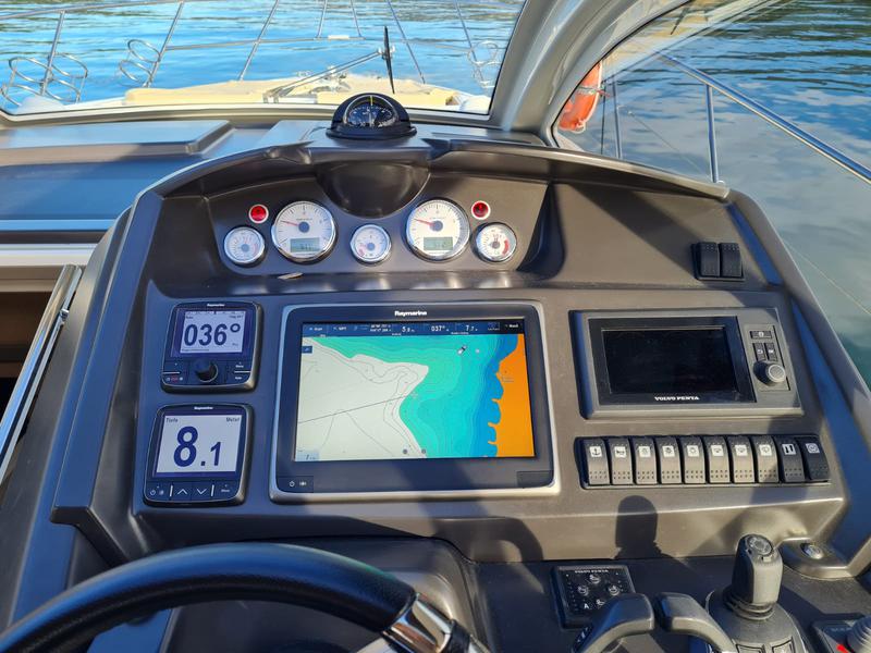 Book yachts online - motorboat - Cranchi M44 HT - Hakuna Matata - rent