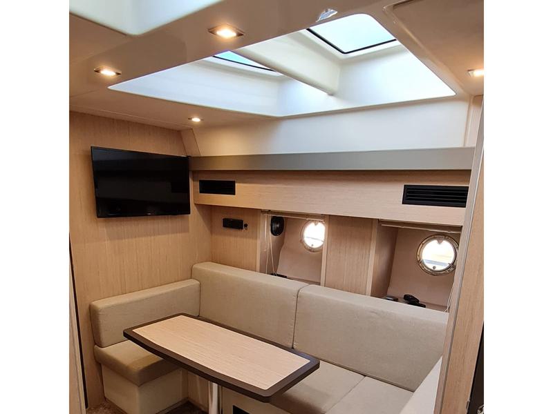 Book yachts online - motorboat - Cranchi M44 HT - Hakuna Matata - rent