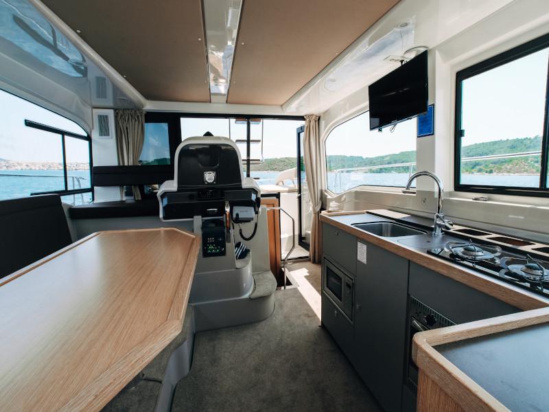 Book yachts online - motorboat - Bavaria E40 Fly - Ivona - rent