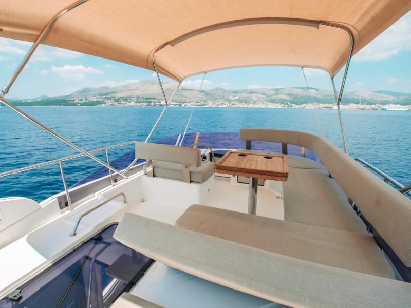 Book yachts online - motorboat - Bavaria E40 Fly - Ivona - rent