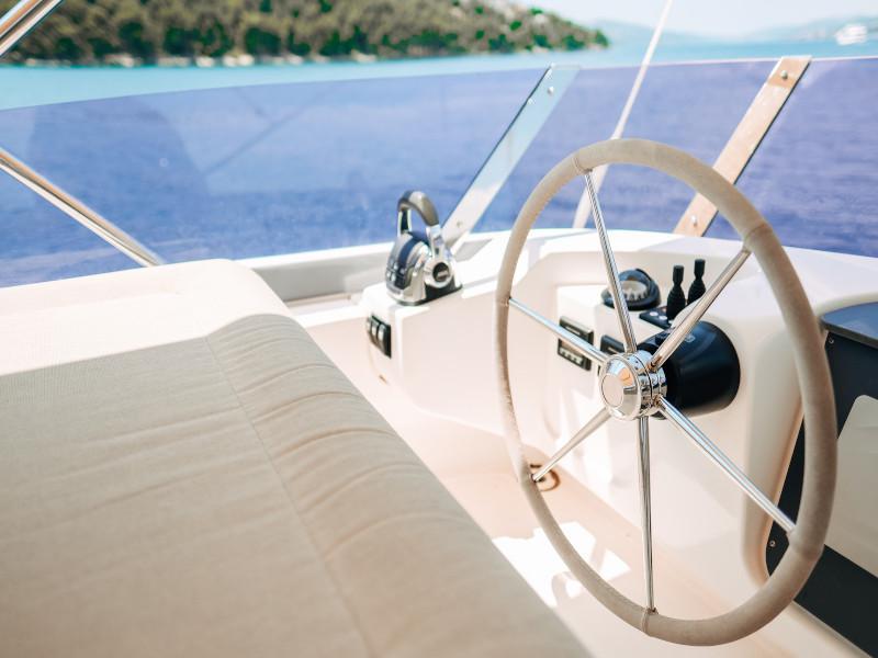 Book yachts online - motorboat - Bavaria E40 Fly - Ivona - rent
