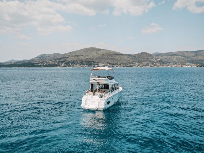 Book yachts online - motorboat - Bavaria E40 Fly - Ivona - rent