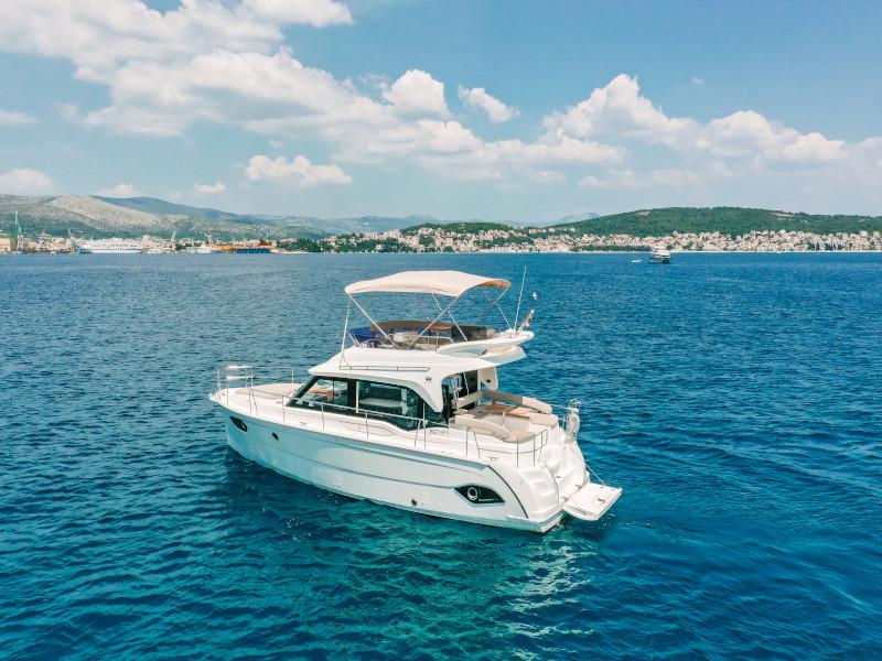 Book yachts online - motorboat - Bavaria E40 Fly - Danijela - rent