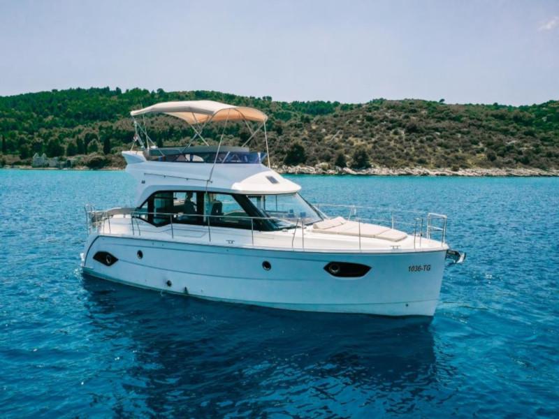 Book yachts online - motorboat - Bavaria E40 Fly - Danijela - rent