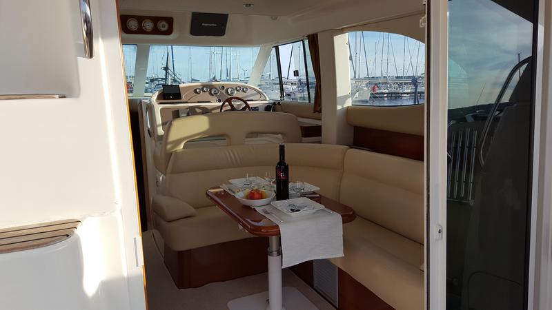 Book yachts online - motorboat - Prestige 36 Fly - Fortuna - rent