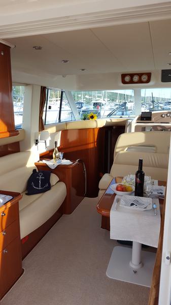 Book yachts online - motorboat - Prestige 36 Fly - Fortuna - rent