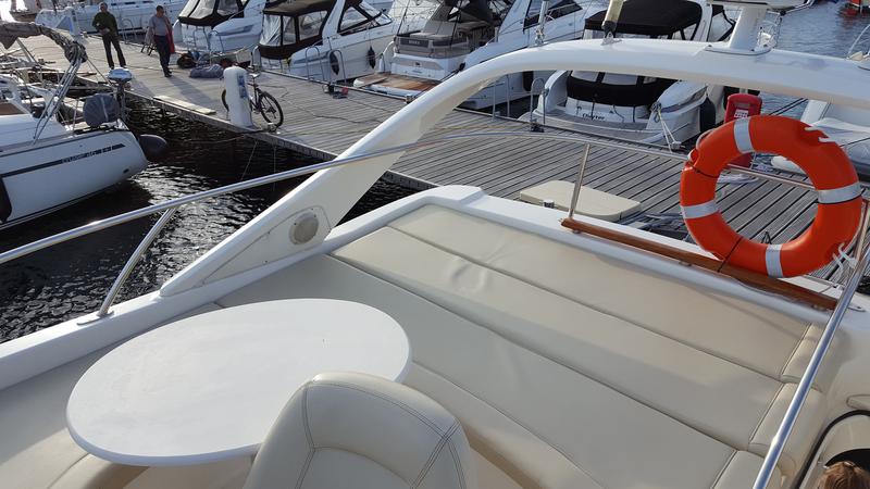 Book yachts online - motorboat - Prestige 36 Fly - Fortuna - rent