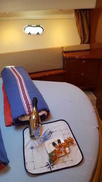 Book yachts online - motorboat - Prestige 36 Fly - Fortuna - rent