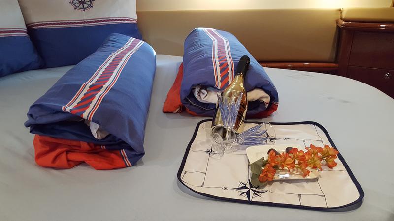 Book yachts online - motorboat - Prestige 36 Fly - Fortuna - rent