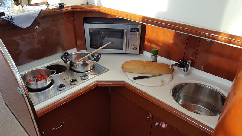 Book yachts online - motorboat - Prestige 36 Fly - Fortuna - rent