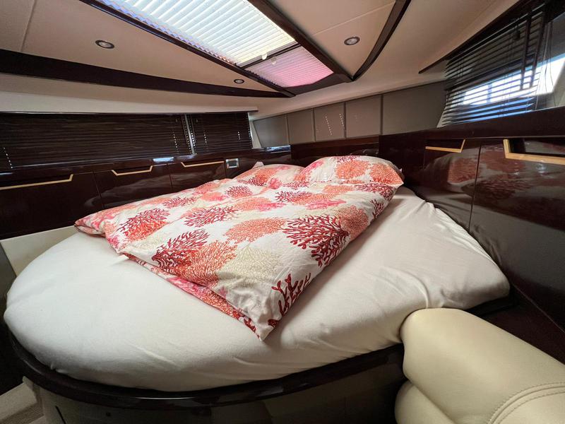 Book yachts online - motorboat - Galeon 385 HTS - Manoli - rent